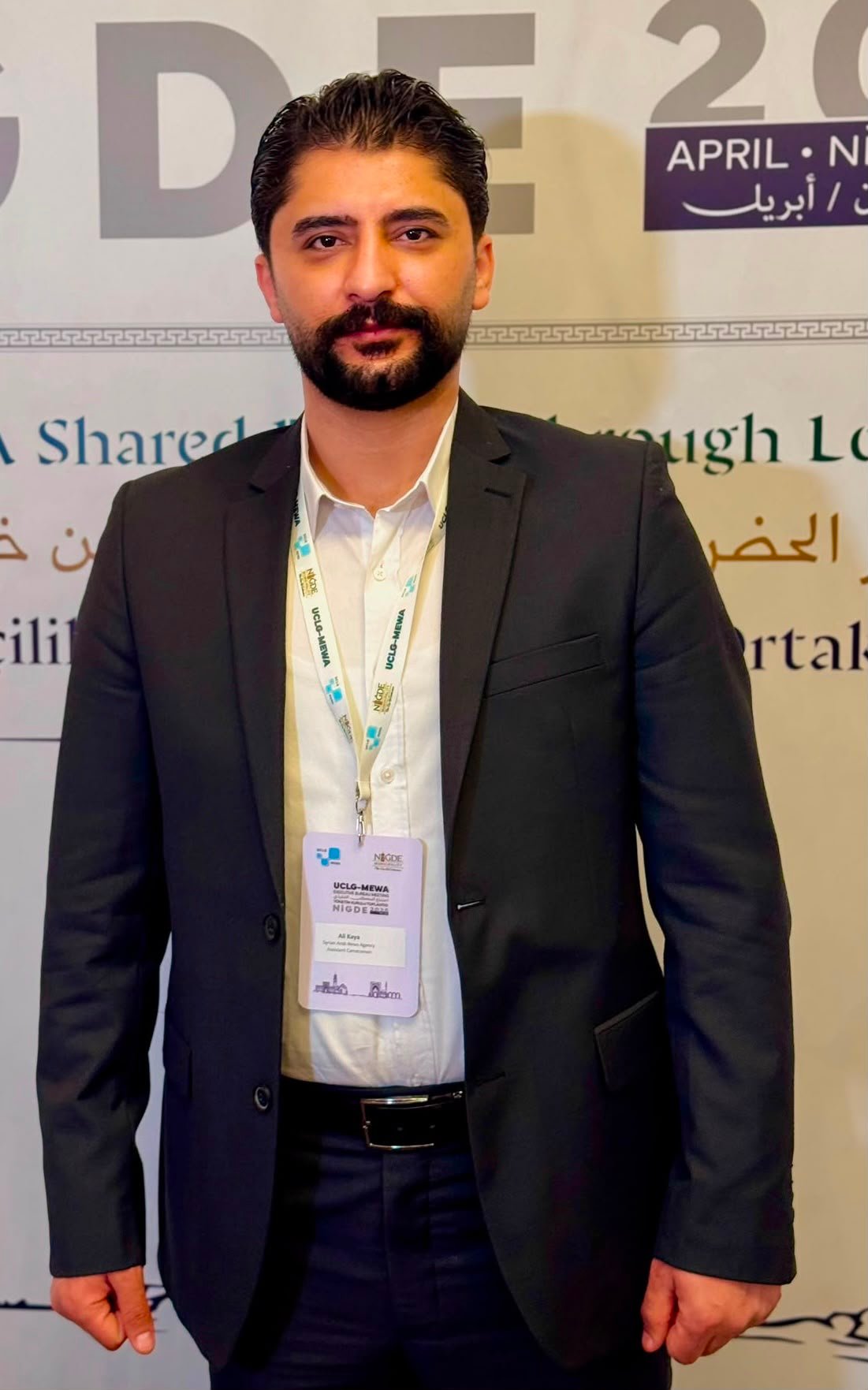 من هو علي الأحمد؟