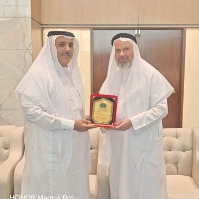 رئيس اتحاد الجامعات الدولي يكرّم غرفة الرياض تقديرًا لدورها في دعم الاقتصاد والاستثمار