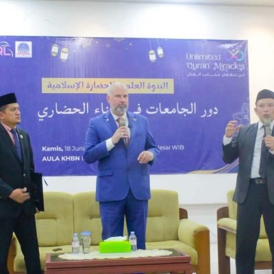 رئيس اتحاد الجامعات الدولي يلقي محاضرة علمية في جامعة الرحمن لعلوم القرآن حول دور الجامعات في البناء الحضاري