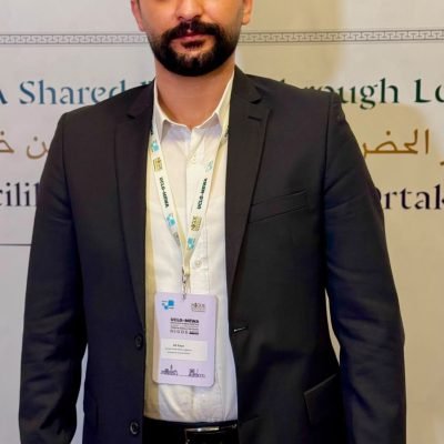 من هو علي الأحمد؟
