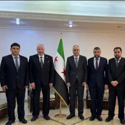 رئيس اتحاد الجامعات الدولي يلتقي وزير التعليم العالي في سوريا لبحث مبادرة إعادة إعمار الجامعات السورية .